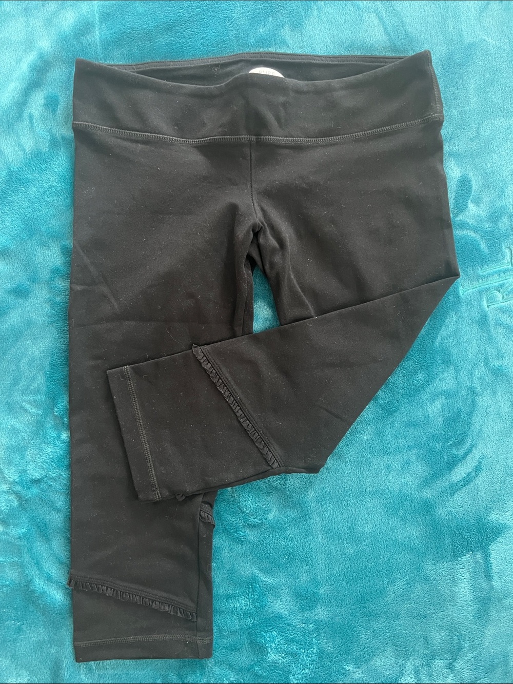 Classic Black Capri Leggings with Wide Waistband